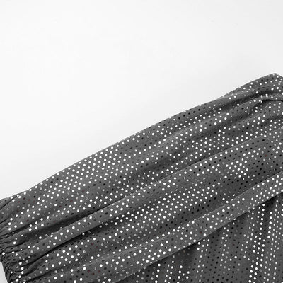 Abito a maniche lunghe con spalle scoperte e glitter