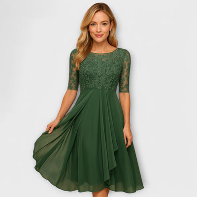 Abito classico in chiffon e pizzo con scollo a barca