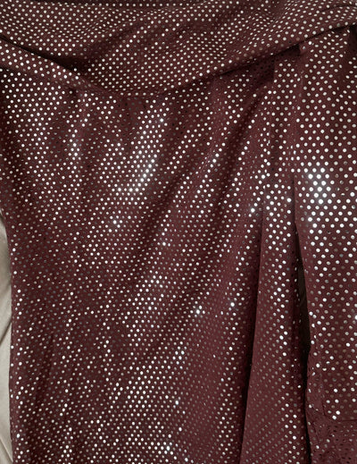 Abito a maniche lunghe con spalle scoperte e glitter