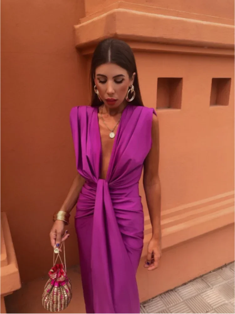 Abito da festa con scollatura profonda