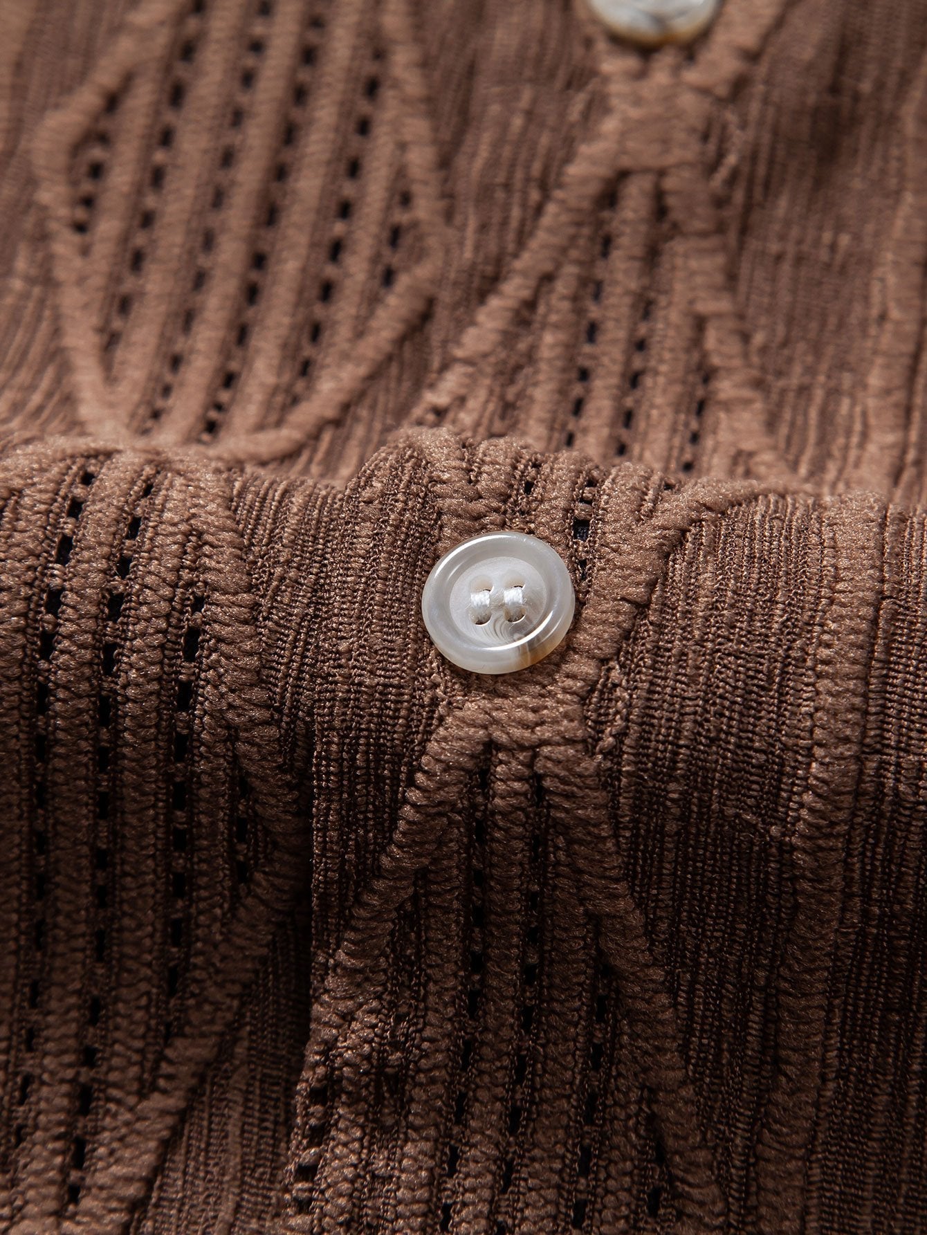 Jessica | Camicia Cubana in Jacquard Geometrico con Occhielli & Pantaloni in Lino a Gamba Dritta